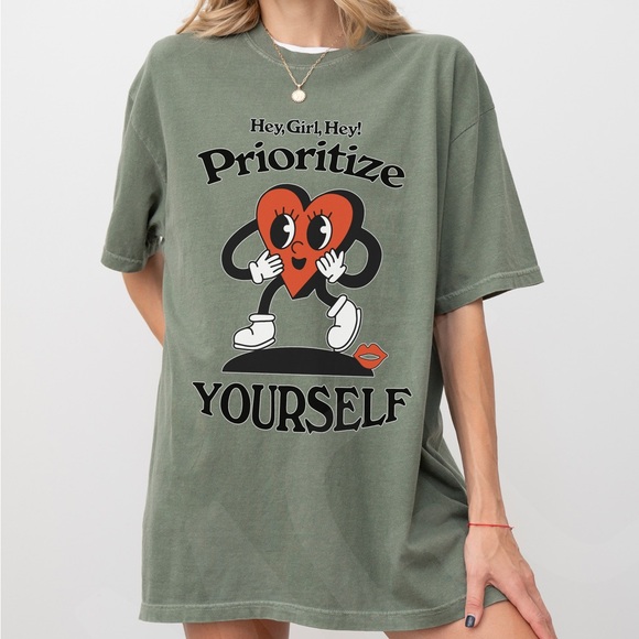 🚨 SALE 🚨 Comfort Colors Prioritize Yourself Graphic Tee - Picture 4 of 11